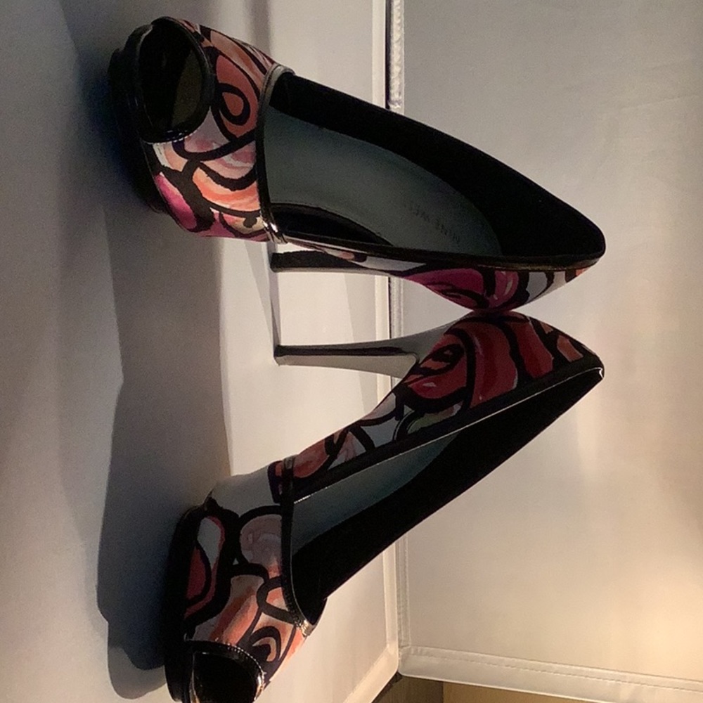 New Nine West size 9 high heel